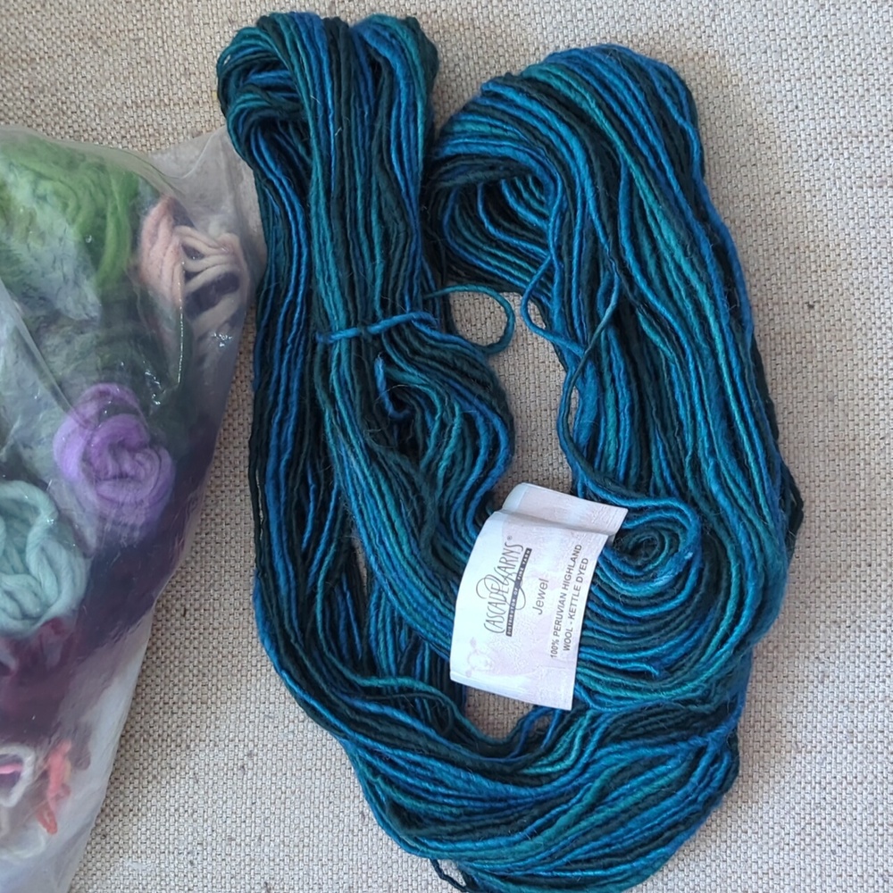 100g Peruvian Wool Skein And Assorted Scrap Yarn Bundle - Picture 6 of 6